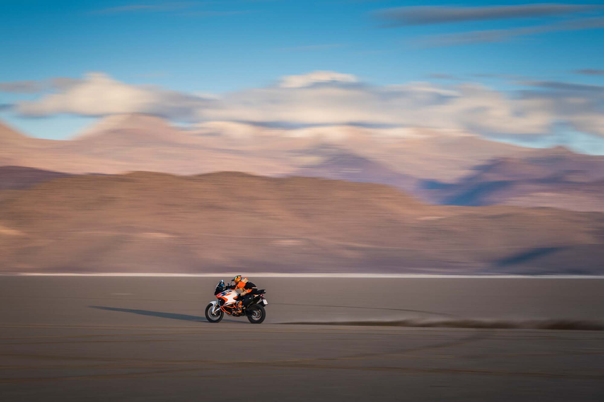 488999 MY23 KTM 1290 SUPER ADVENTURE R Action CAT B EU Global 32 - BTA Magazine
