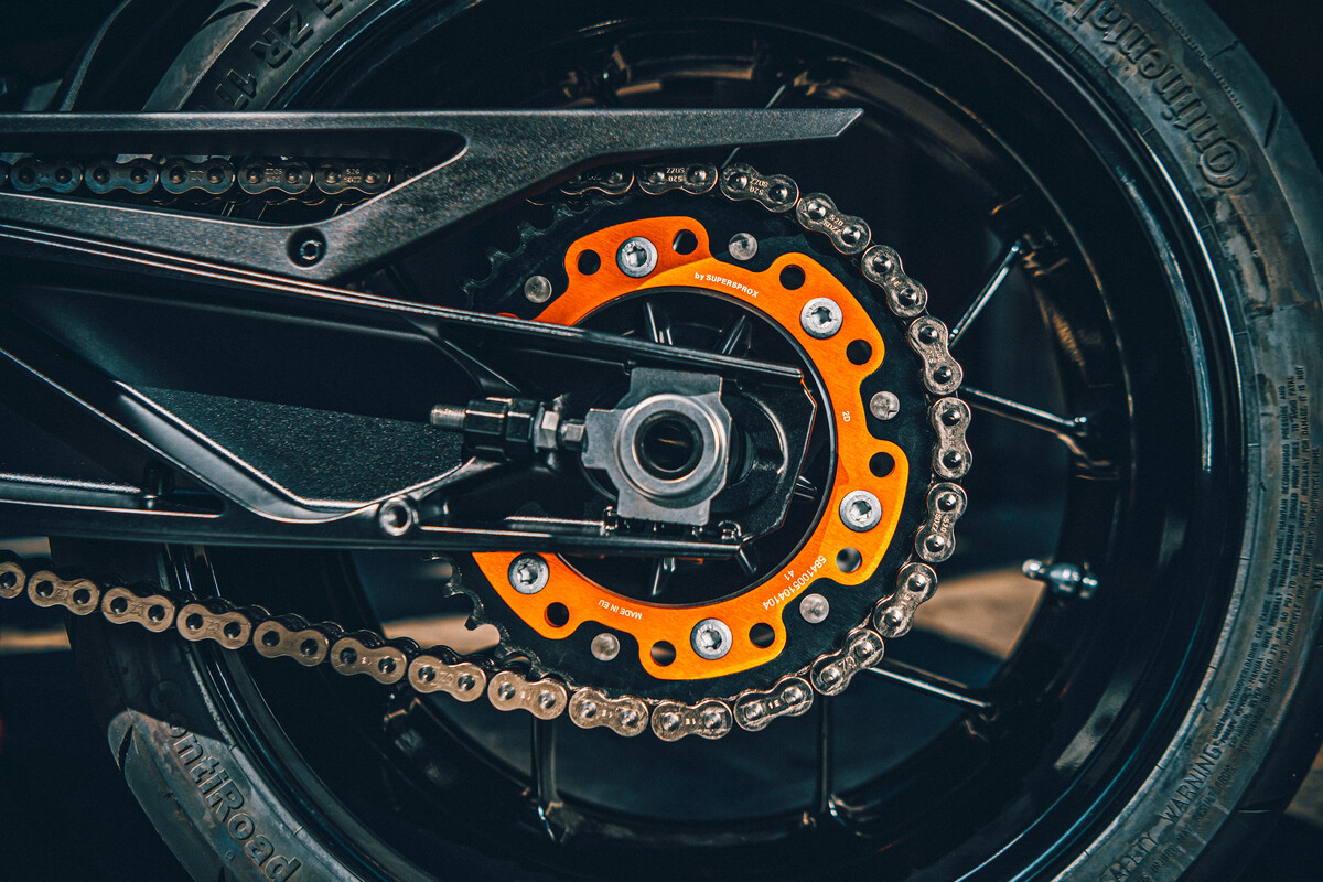 462197 MY23 KTM 790 DUKE Details Parts SUPERSPROX STEALTH REAR SPROCKET Static EU Global - BTA Magazine