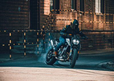 462208 MY23 KTM 790 DUKE Action EU Global - BTA Magazine