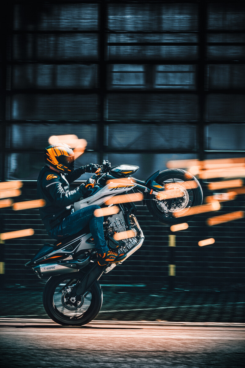 462432 MY23 KTM 790 DUKE Action EU Global - BTA Magazine