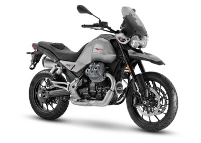 01 Moto Guzzi V85 Strada Grigio Brera 2 - BTA Magazine