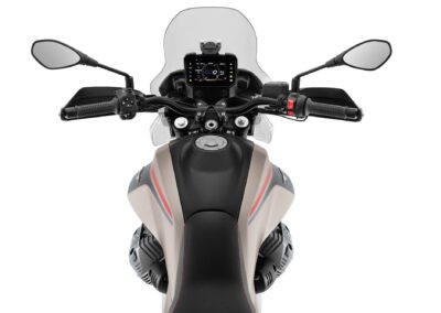 08 Moto Guzzi V85 TT Travel Bronzo Deserto 8 - BTA Magazine