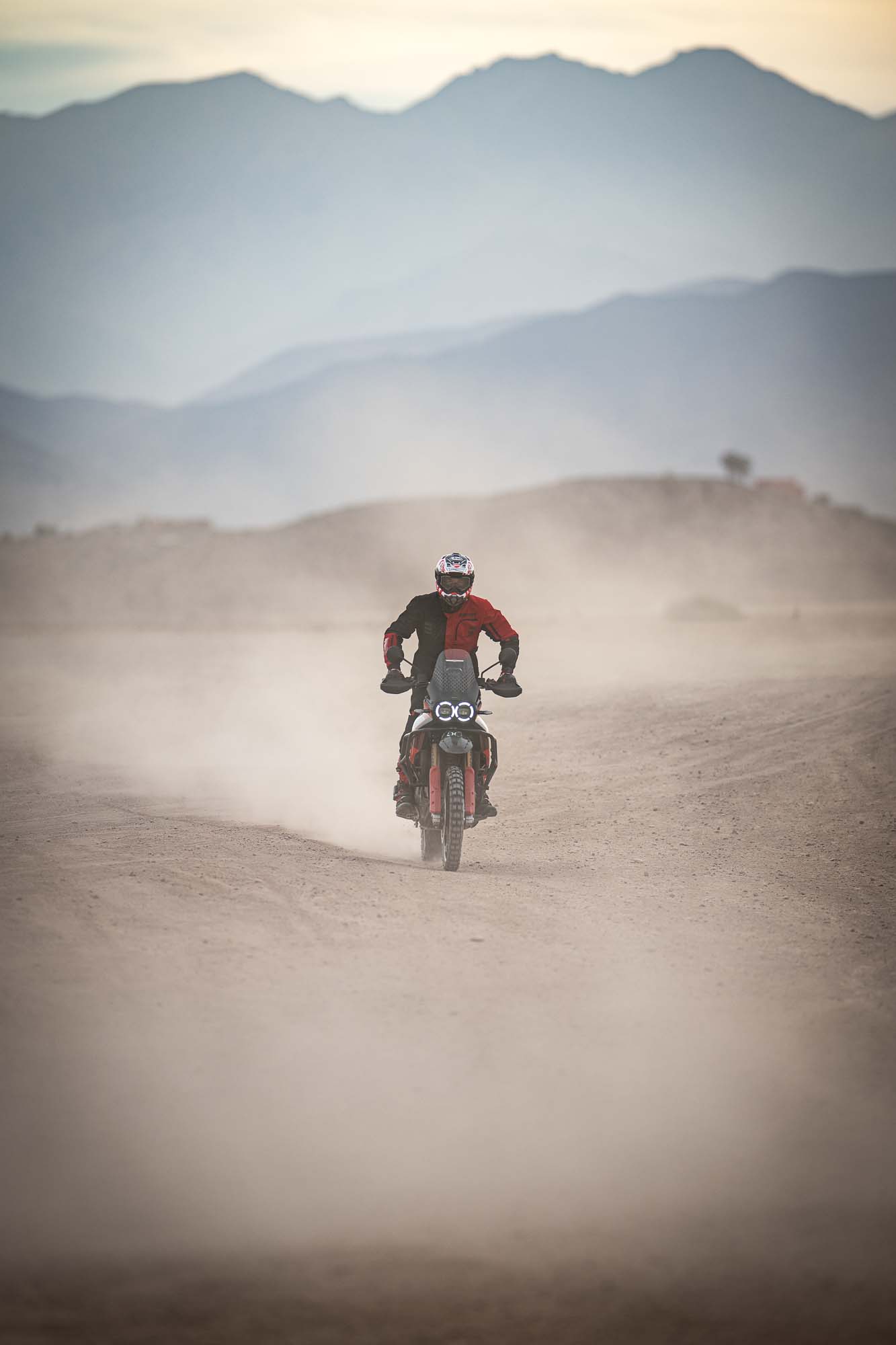 MY24 DUCATI DESERTXRALLY ACTION 42 UC592875 High 88 - BTA Magazine