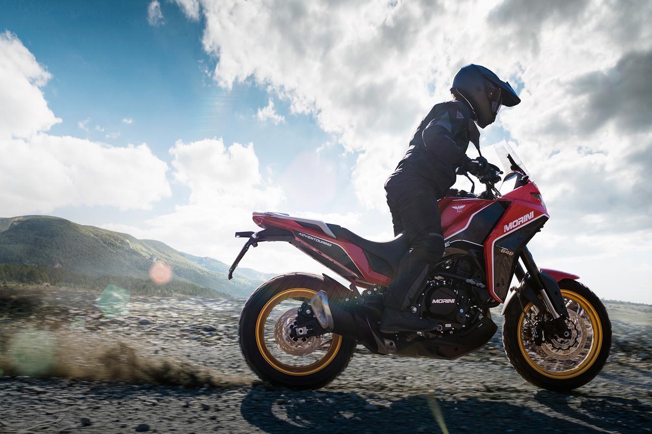 Moto Morini X-Cape SE en ruta de aventura en EE. UU.