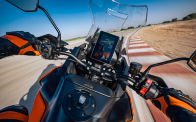 KTM Desvela: El Futuro Táctil y Conectado de la Aventura en Moto