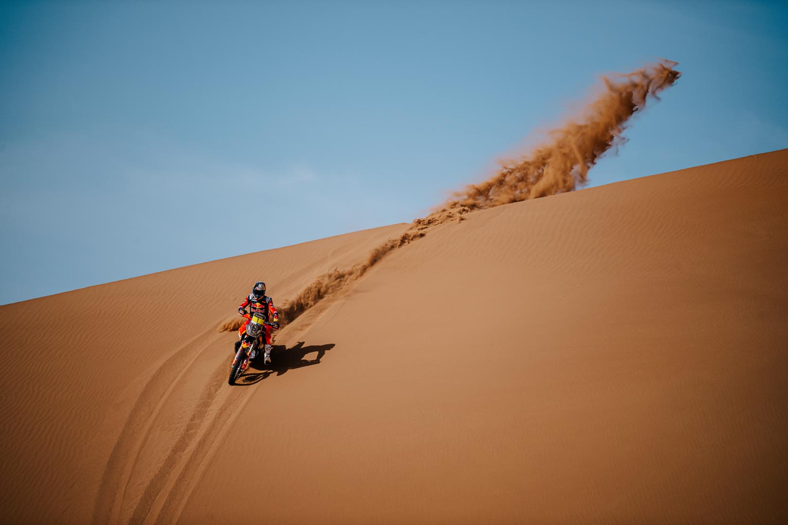 Daniel Sanders pilotando su KTM 450 RALLY durante la Etapa 2 del Rallye du Maroc.