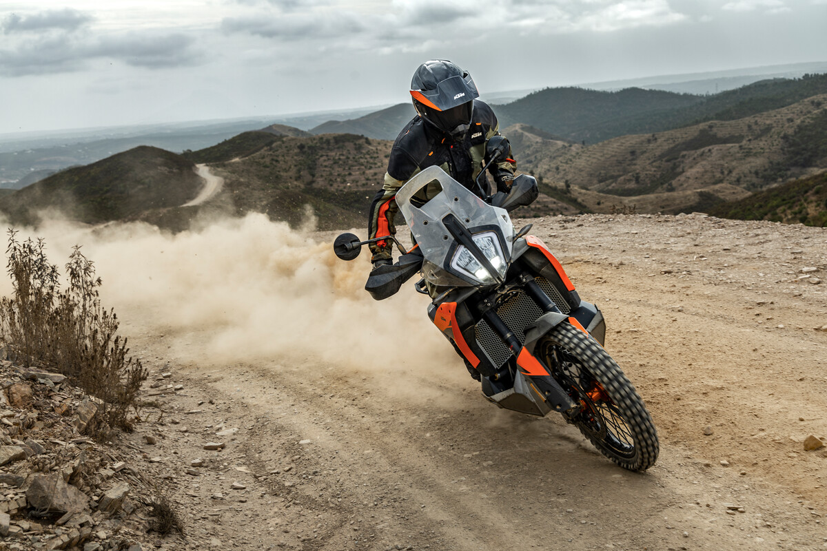 Novedades de la KTM 790 ADVENTURE 2025 Moto big-trail