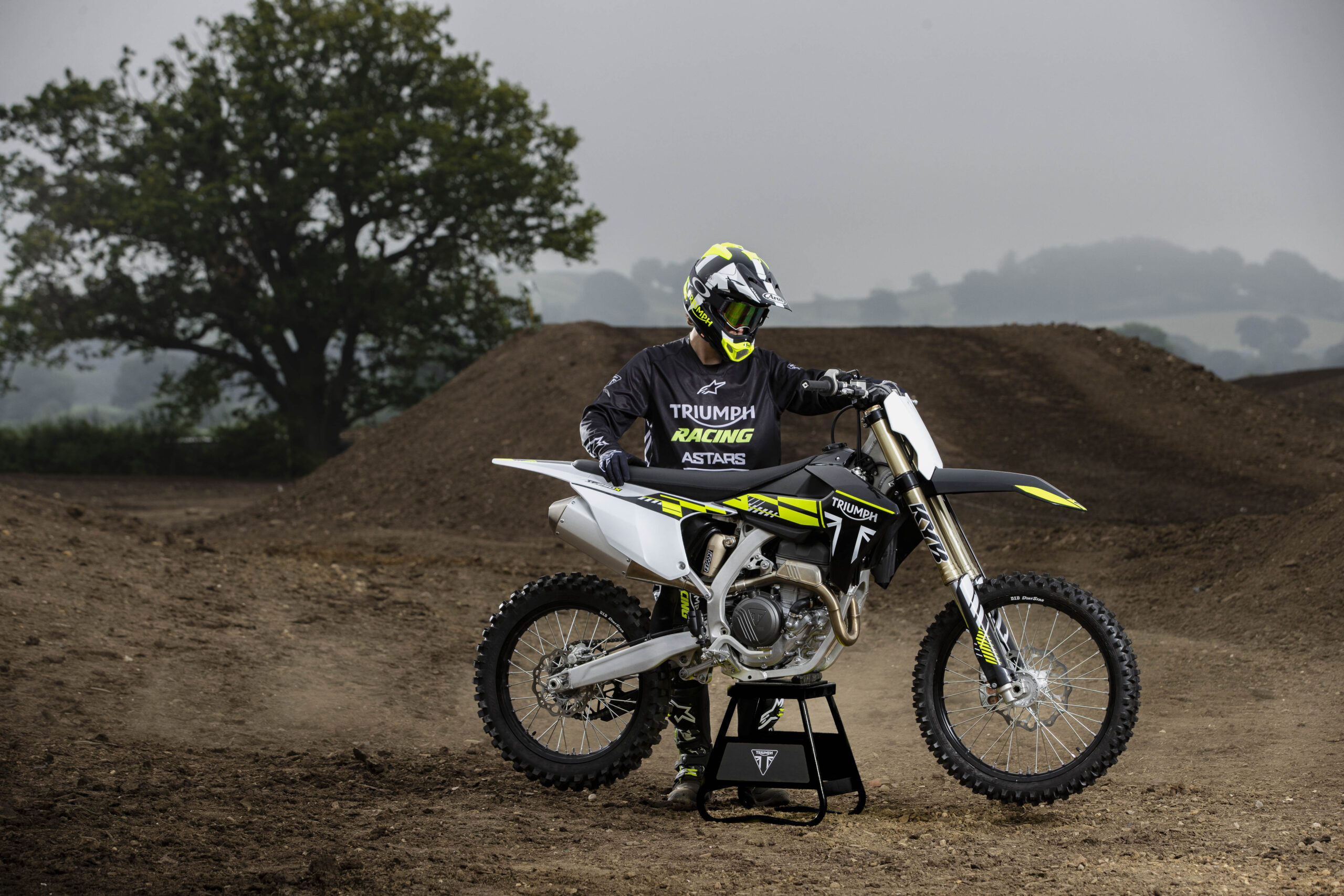 Triumph Factory Racing Despliega su Poder en SuperMotocross 2025