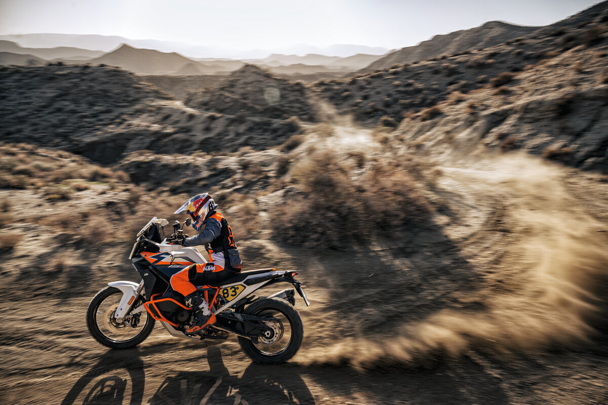 KTM Desata la 2025 1390 SUPER ADVENTURE R