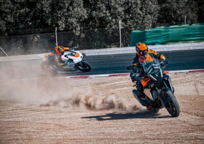 636137 MY25 KTM 1390 SUPER ADVENTURE S EVO ORANGE EU EUROPE GLOBAL 11 - BTA Magazine