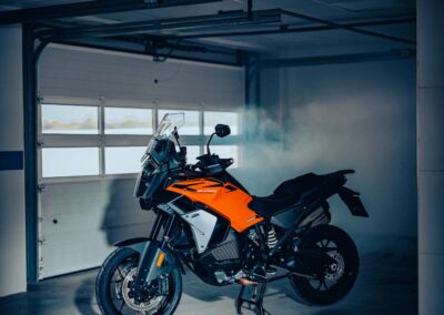 641998 MY25 KTM 1390 SUPER ADVENTURE S EVO ORANGE 02 STATIC IMAGES KTM 1390 SUPER ADVENTURE range STATIC 4 - BTA Magazine