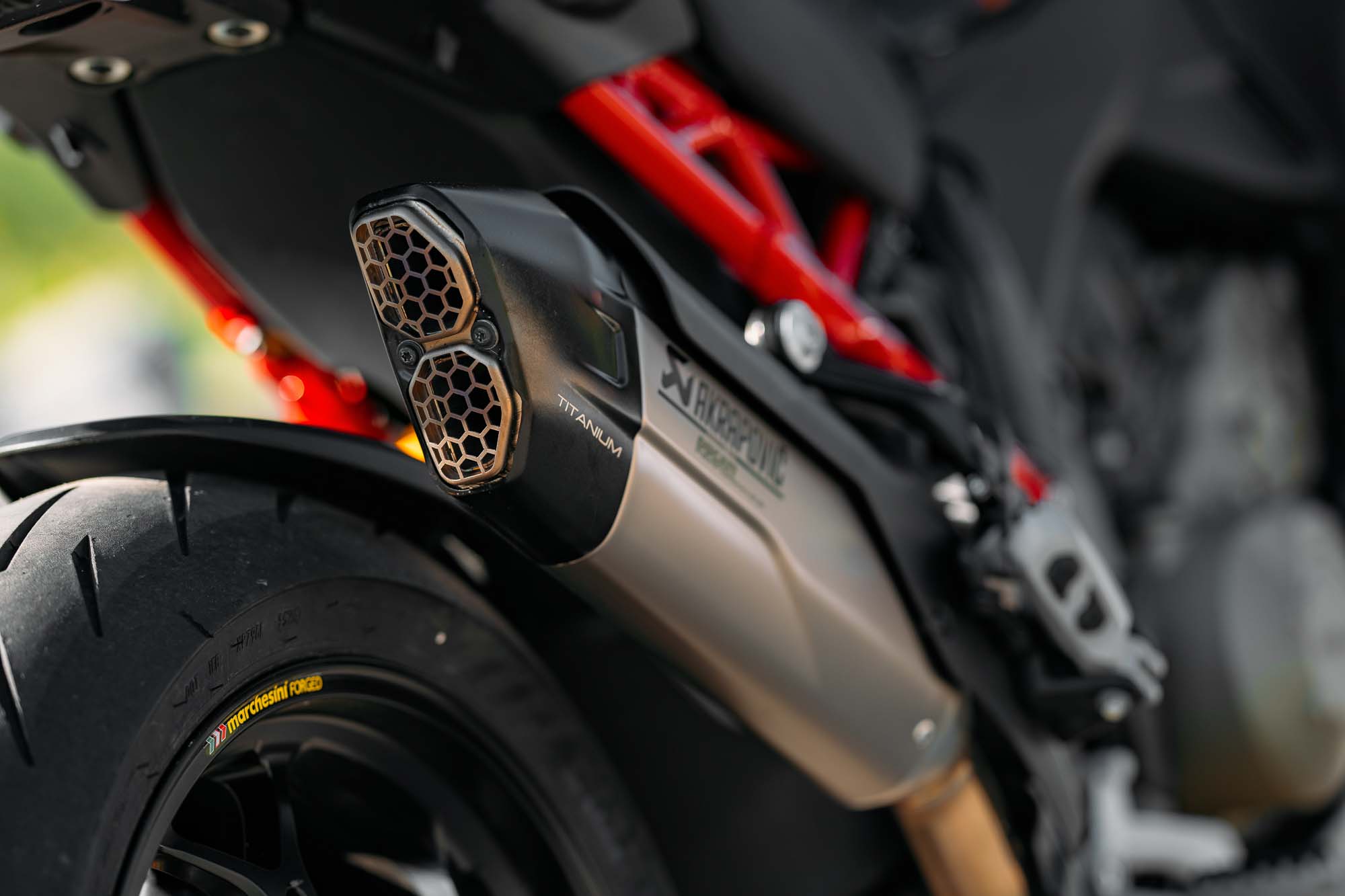 MY25 DUCATI MULTISTRADA V4 PIKES PEAK DYN ONLOCATION 48 UC692810 High 15 - BTA Magazine