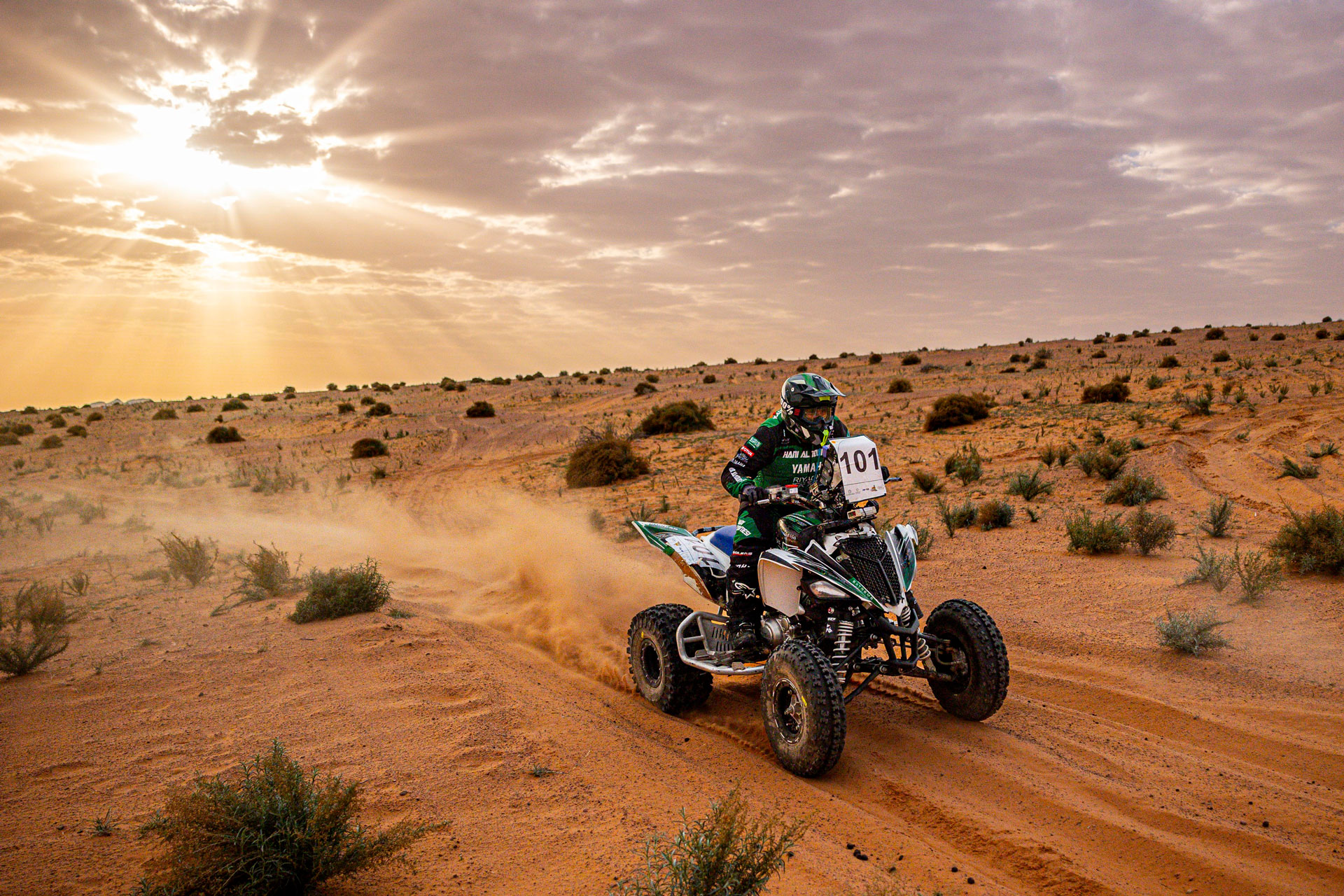 Hani Al-Noumesi, Copa del Mundo FIM Baja 2024 – El Piloto de quad saudita Hani Al-Noumesi en acción durante la Copa del Mundo FIM Bajas, buscando defender su título contra una feroz competencia en la Saudi Baja.