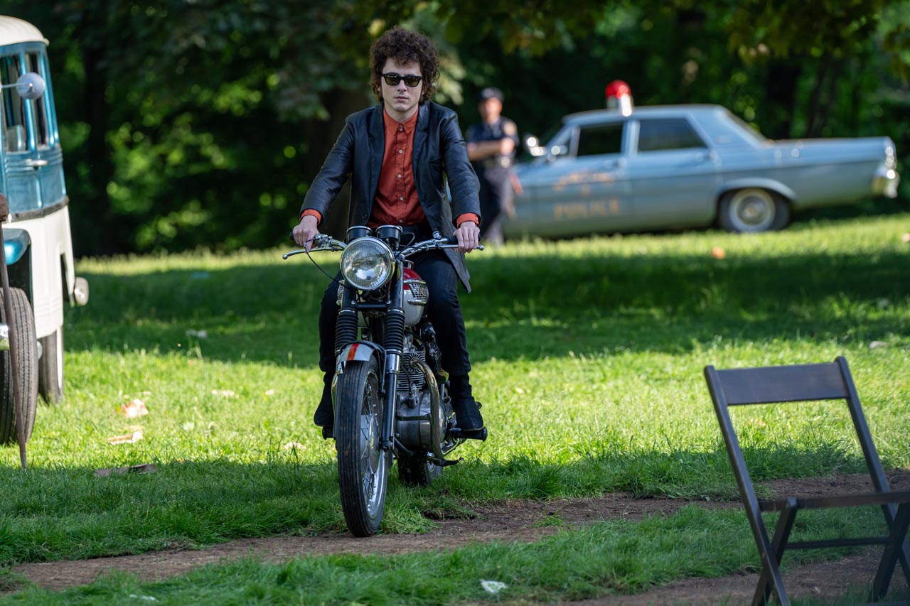 La Triumph Bonneville T100 Brilla en el Biopic de Bob Dylan A COMPLETE UNKNOWN