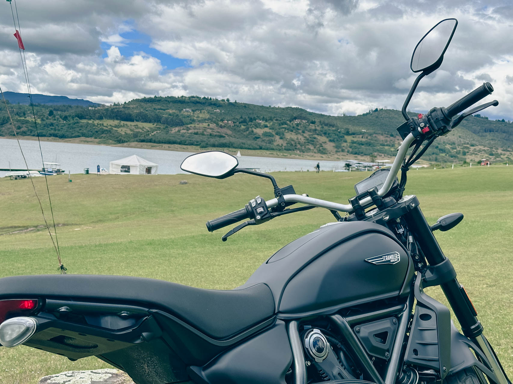 Moto de aventura Ducati Scrambler Icon Dark 2025