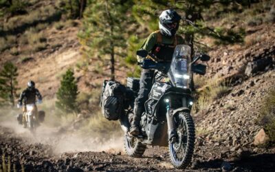 La Conquista Vertical: Escalando Cumbres con tu Moto Adventure