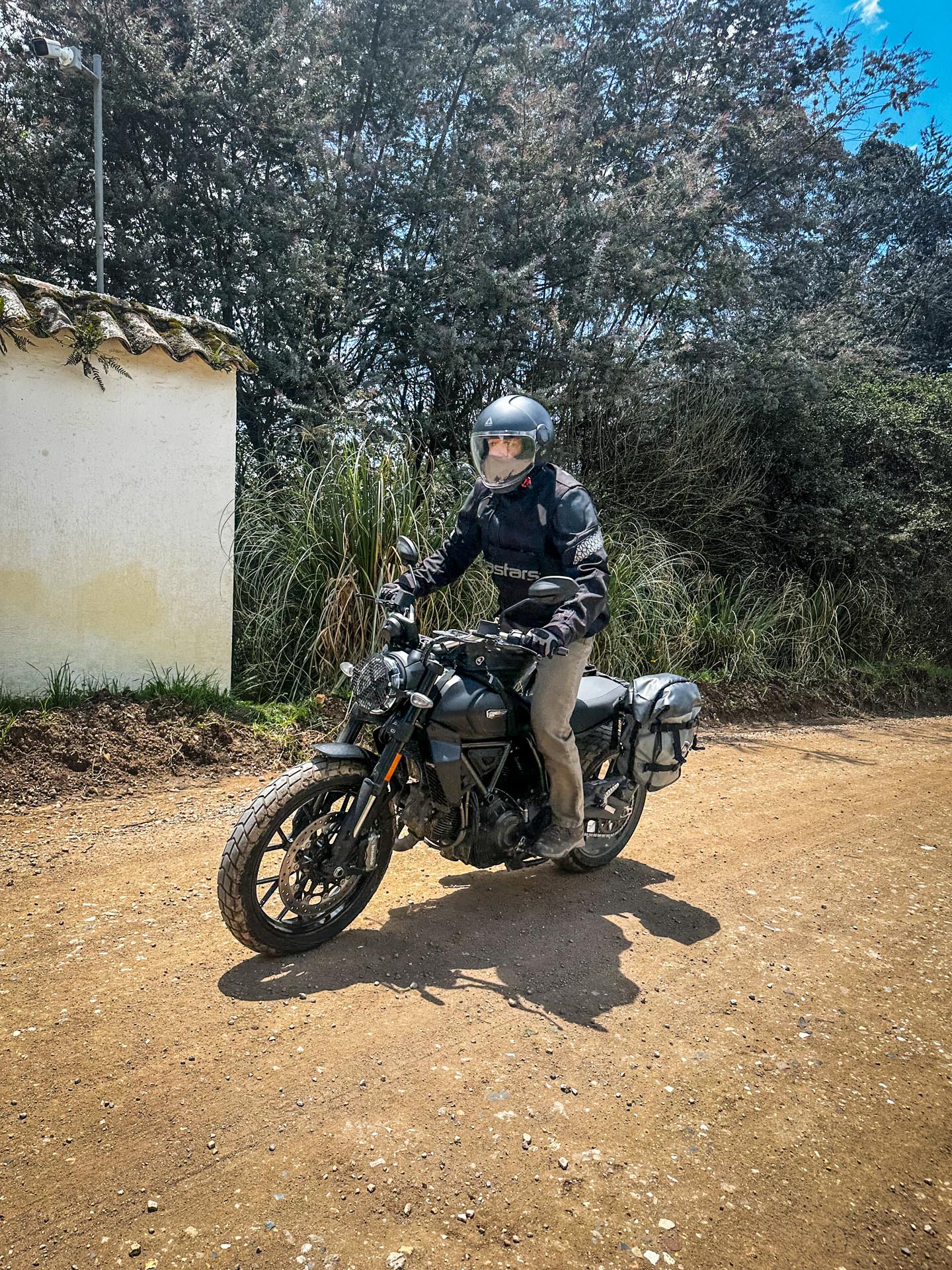 Reseña de equipo de Moto de Aventura Giant Loop MotoTrekk Panniers