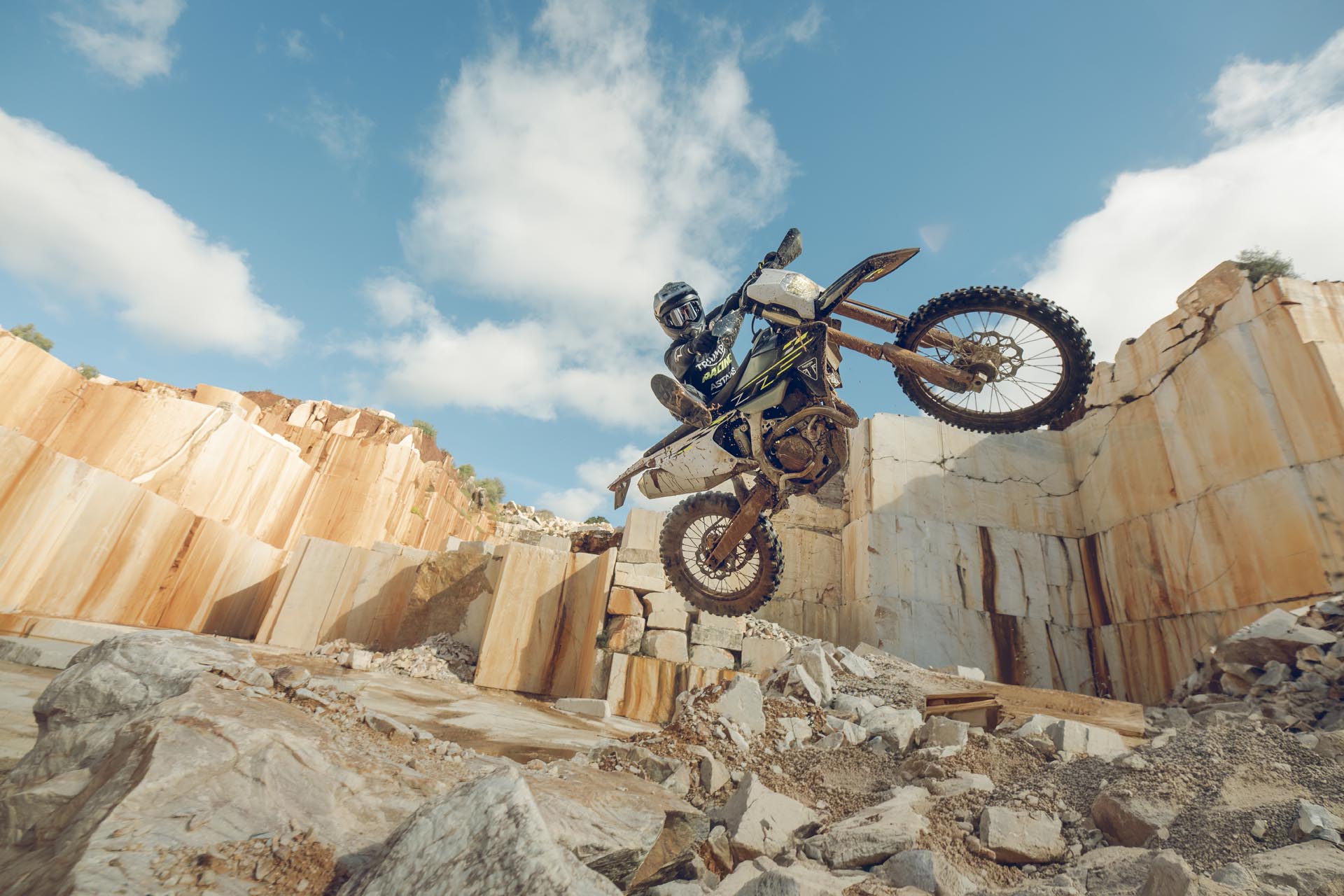 Triumph TF 250-E, Triumph TF 450-E, competición de Enduro, nuevas motos de enduro, motos de competición off-road, especificaciones TF250E, especificaciones TF450E, competición Triumph, EnduroGP 2025, lanzamiento off-road Triumph, motos de cross 2025, noticias Enduro, lanzamiento de motocicleta Triumph<br />
