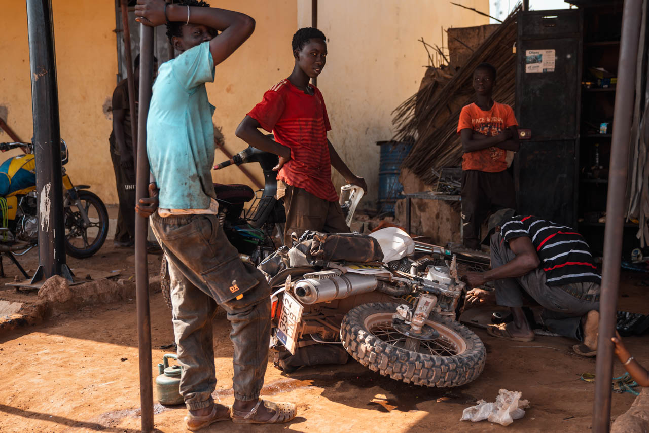 Aventura Solitaria en Moto por África desde el Atlas hasta el Atlántico