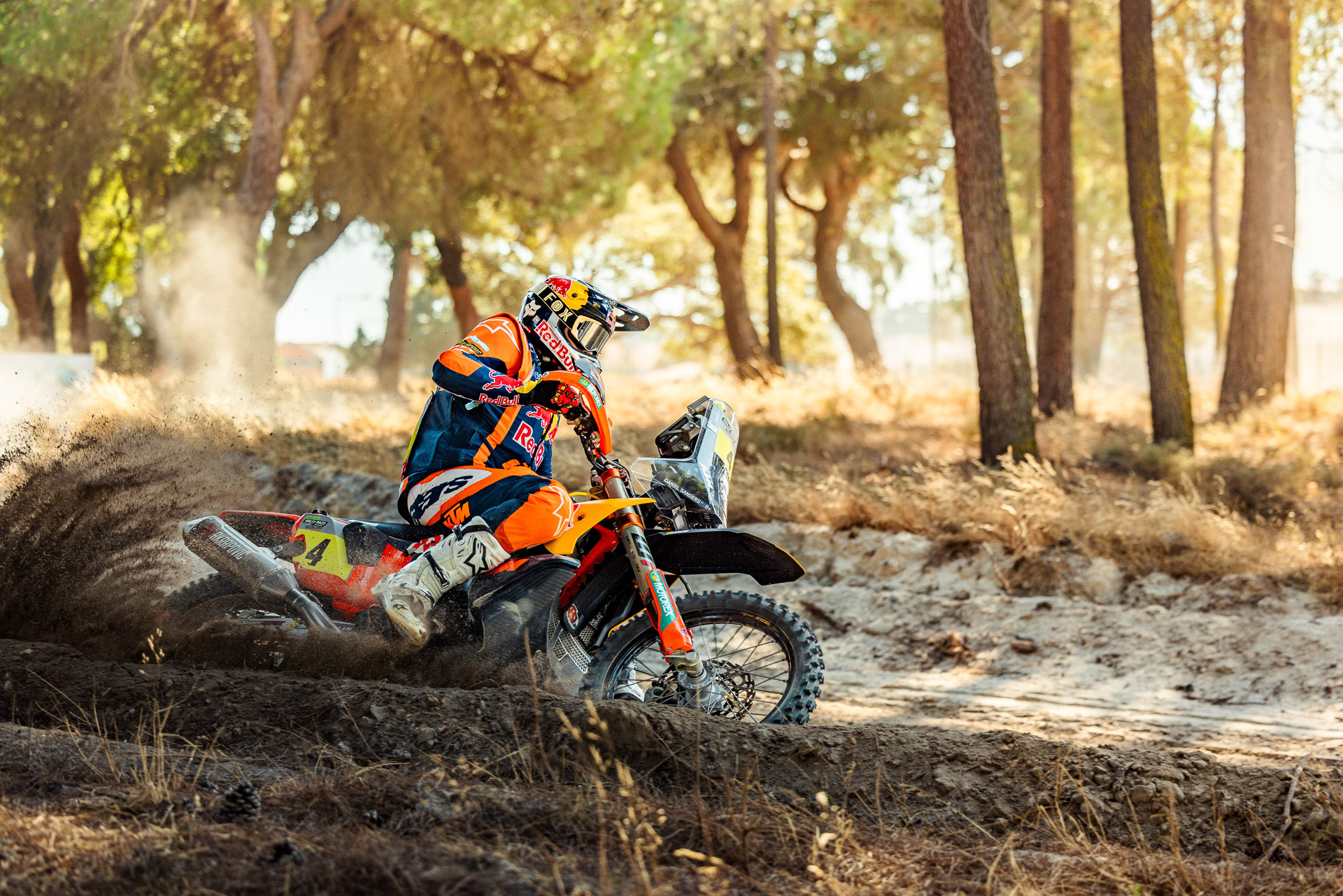 Daniel Sanders Conquista Portugal y el Título Mundial Rally Raid Portugal 2025
