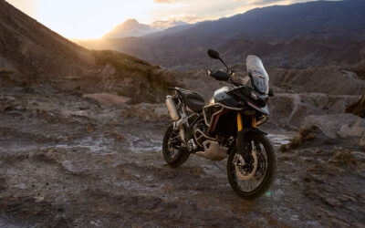Triumph revela sus Ediciones Alpine y Desert 2026: ¡Aventura extrema!