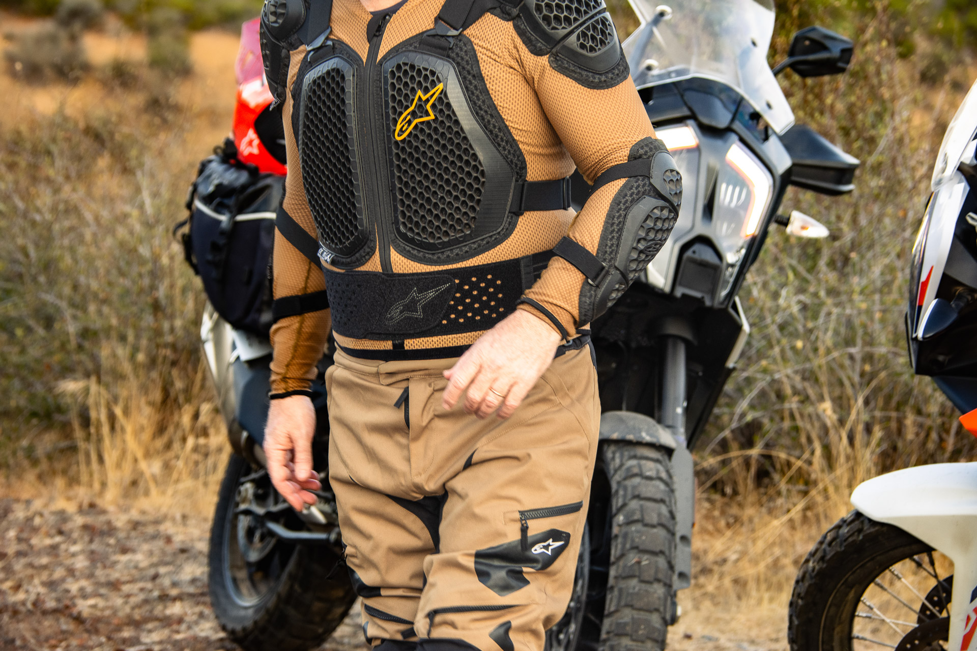 Alpinestars Bionic Action V2: Protección Ultraligera con Máxima Ventilación