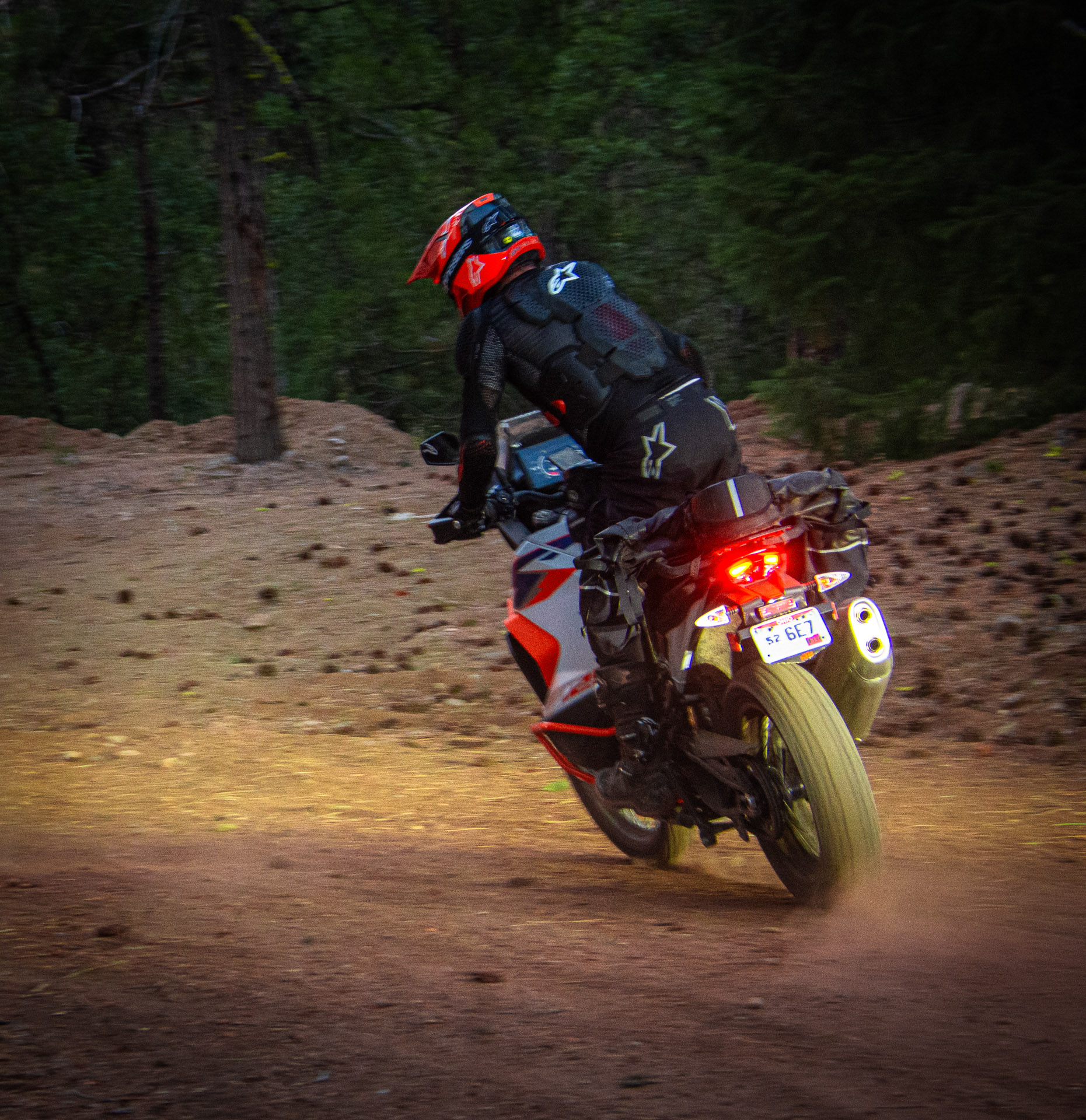 Dunlop Trailmax Raid: Un Verdadero Neumático 50/50 Construido para Pilotos de Aventura Exigentes