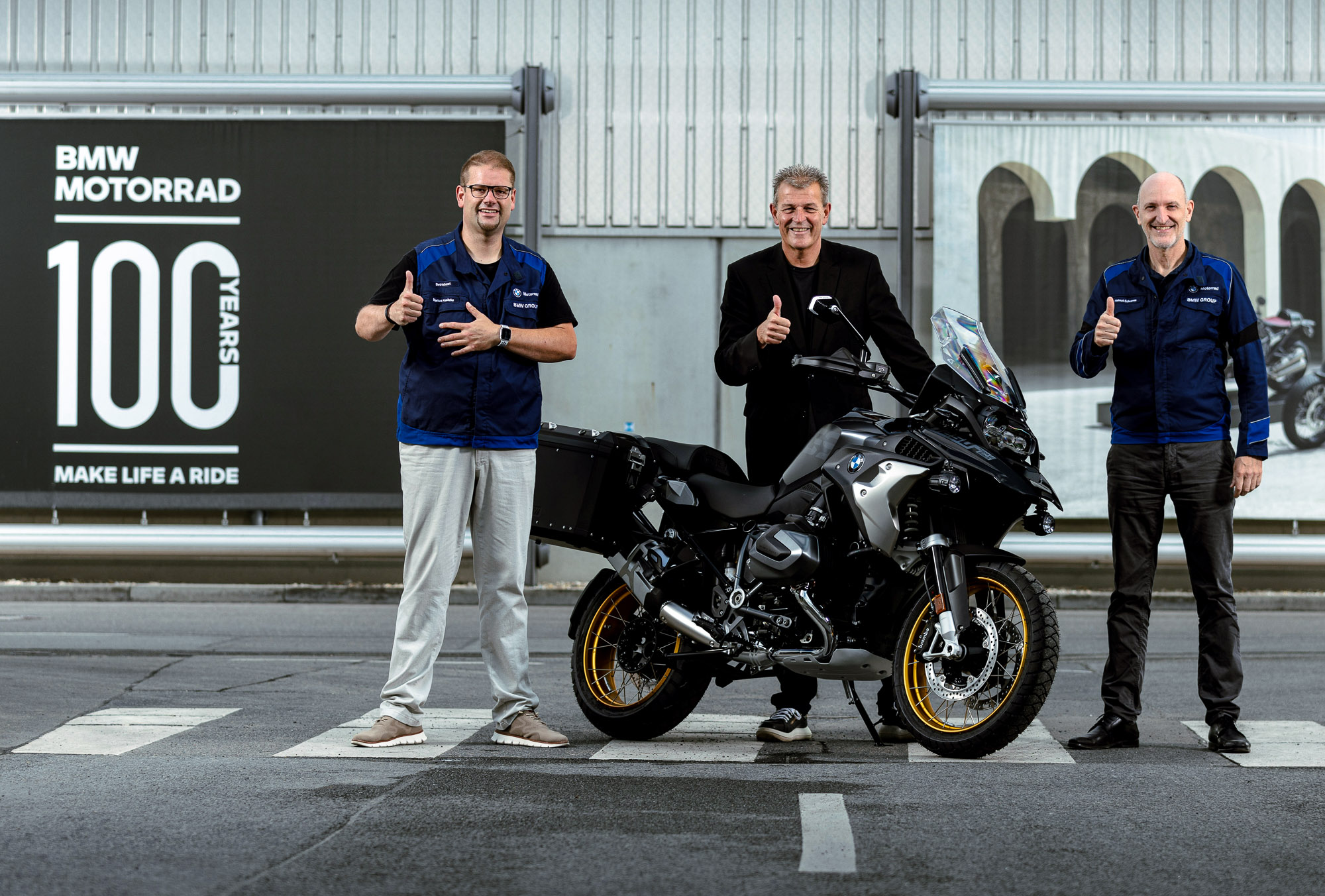 BMW R 1300 GS Building Team