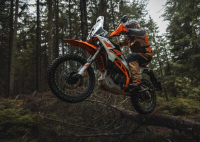 647179 MY25 KTM 390 ADVENTURE R 01 ACTION KTM 390 ADVENTURE range