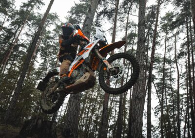 647234 MY25 KTM 390 ADVENTURE R 01 ACTION KTM 390 ADVENTURE range